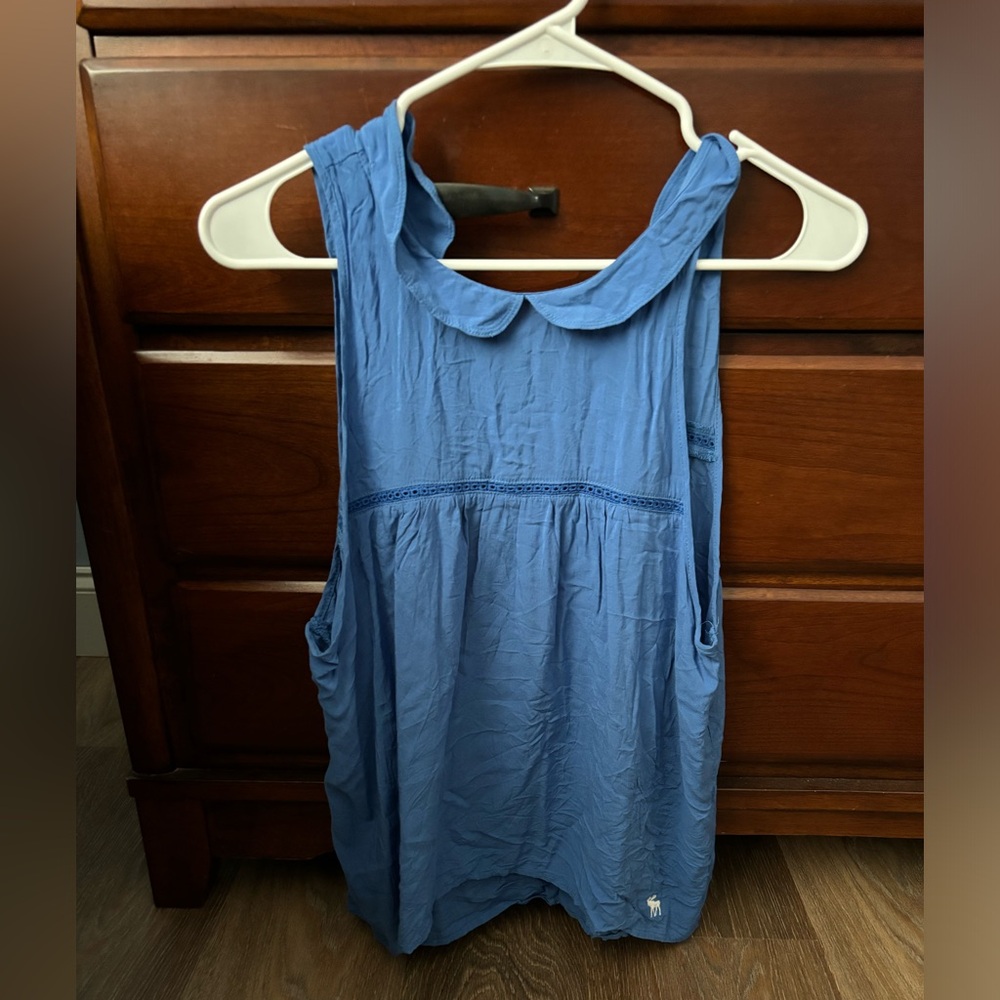 ABERCROMBIE & FITCH DRESSY TANK